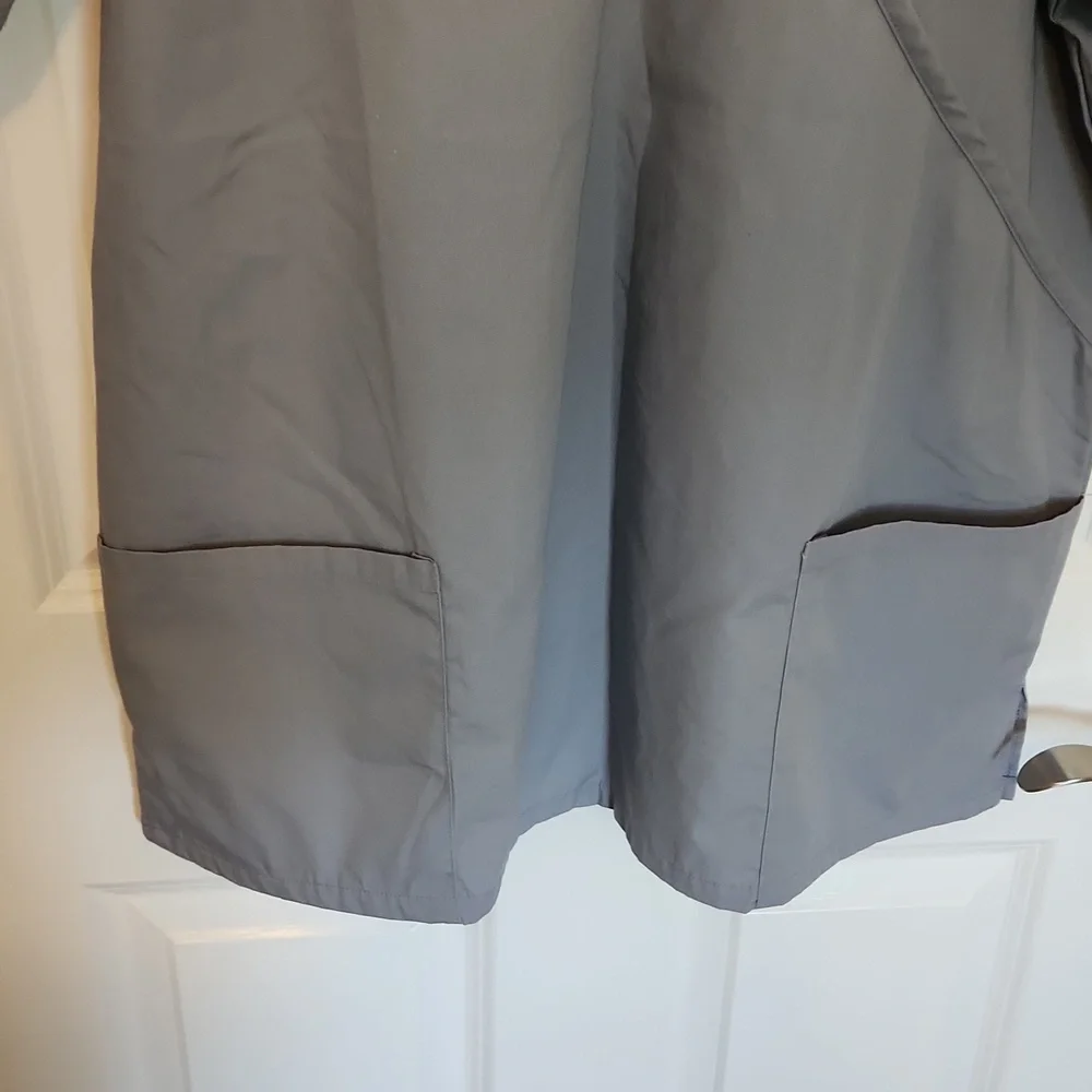 Allheart XL light grey scrub top - Picture 3 of 3